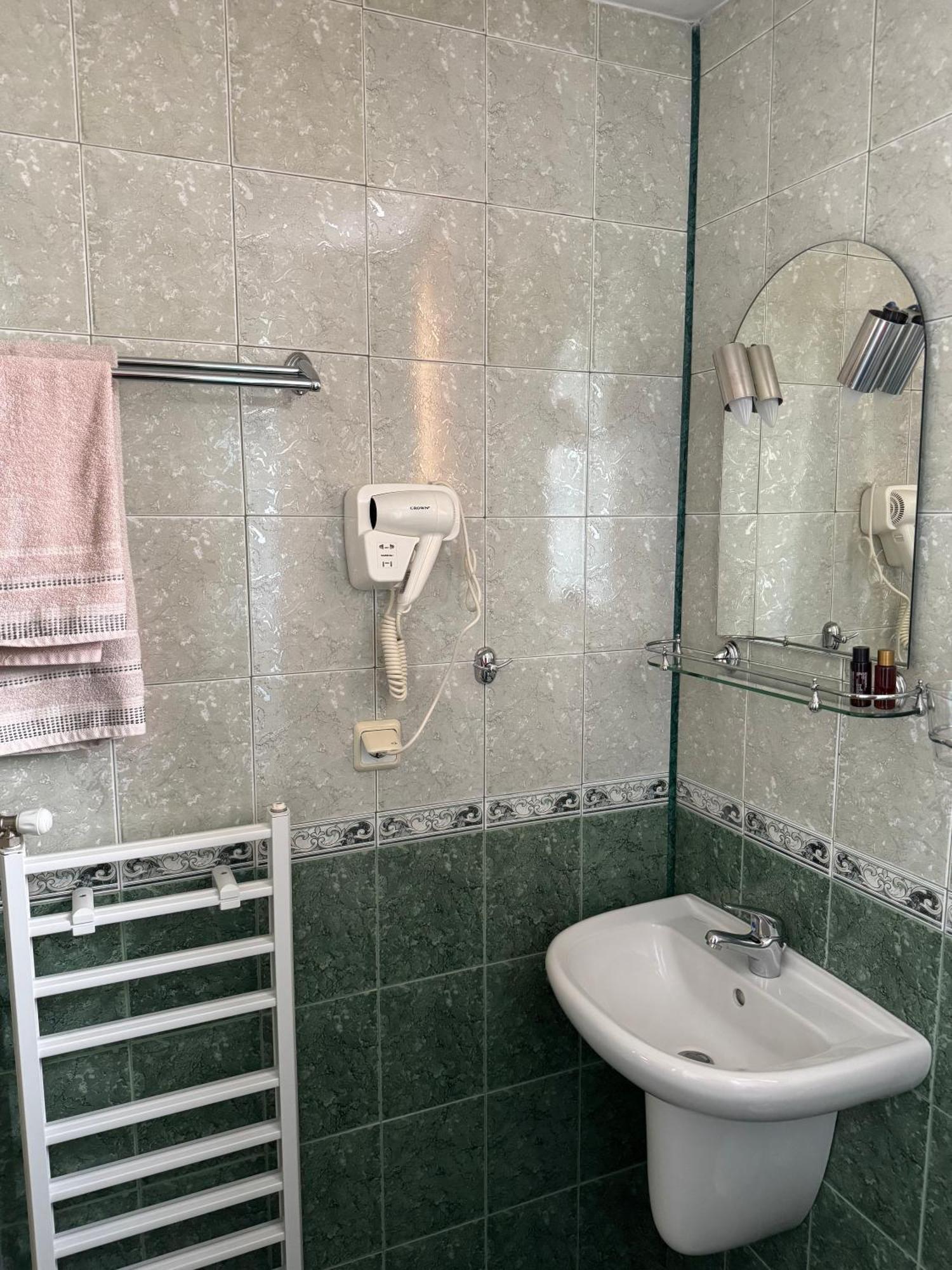 Mama Emiliya Guest House 贝利伊斯库尔 外观 照片